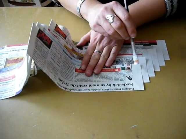 Motání ruliček z novinového papíru pomocí akuvrtačky