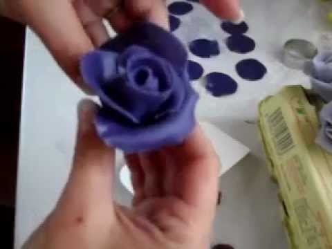 Výroba růže z marcipánu s pomocí lízátka