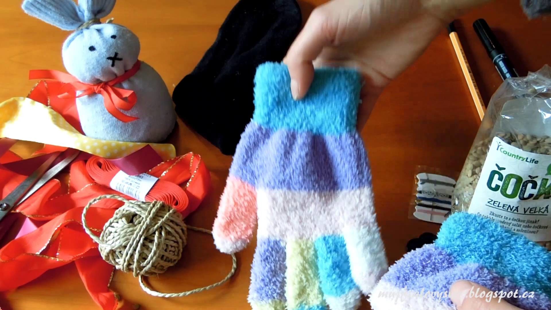 DIY pro děti: Velikonoční zajíček z ponožky a rukavice