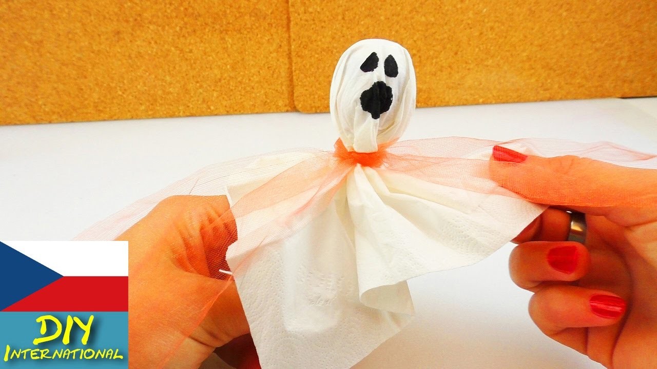 Halloween strašidlo - sladkosti pro děti k mlsání