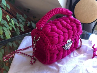 Nadčasová háčkovaná kabelka Cool menší. Crochet handbag Cool smaller.