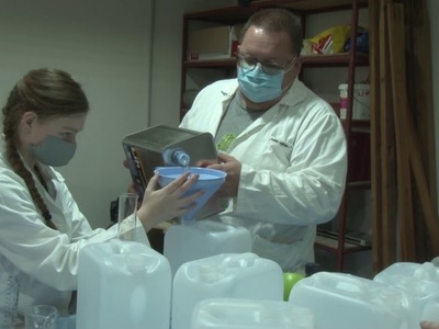 Koronavirus - výroba dezinfekce, šití a distribuce roušek - Slaný 30.3.2020