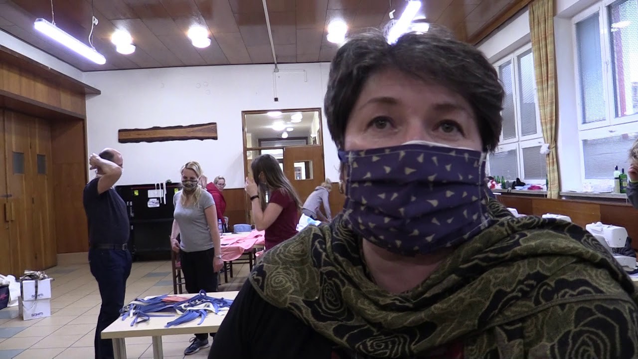 VACENOVICE-Iniciátorka šití roušek a starostka JANA BAČÍKOVÁ děkuje a zítra jdou opět dotoho