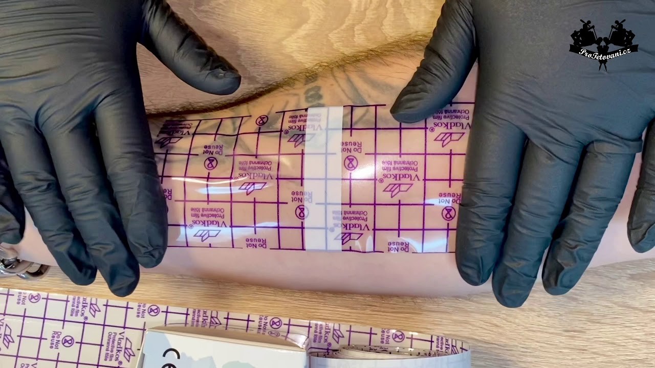 Ochranná folie po tetování VLADKOS PROTECTIVE. Tattoo protective foil Vladkos. Aplikace - How to use