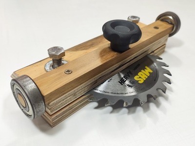 See how easy it is to have a tool like this. - Woodcraft