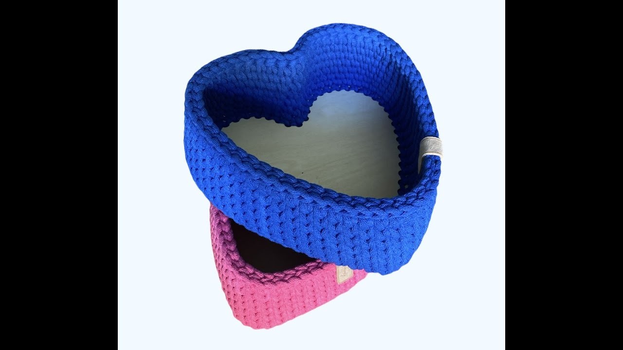 Háczech - háčkovaný košík ve tvaru srdce